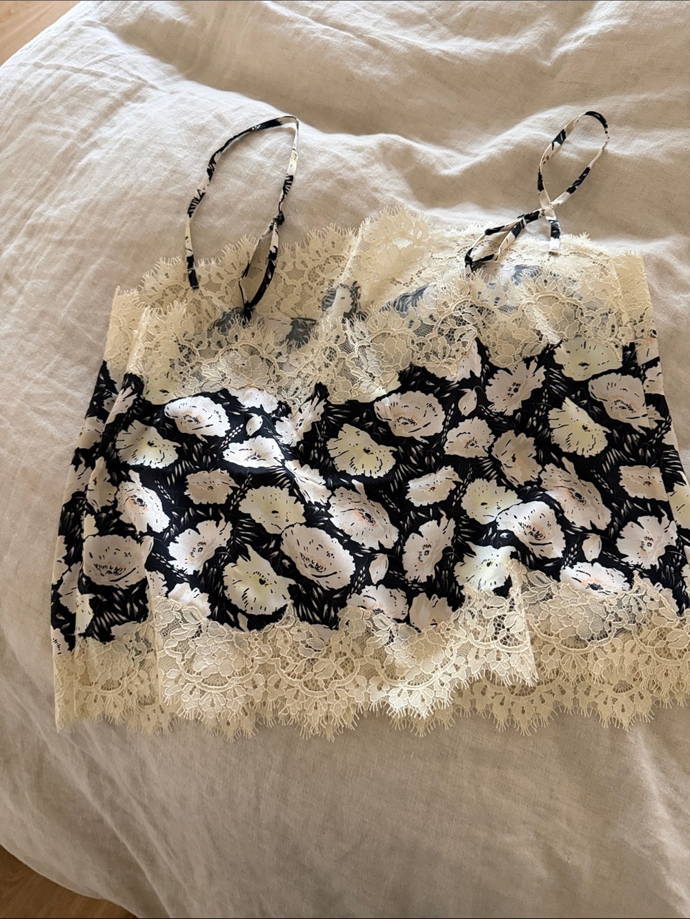 Doen Black Floral Lace Trim Camisole - Picture 2 of 3